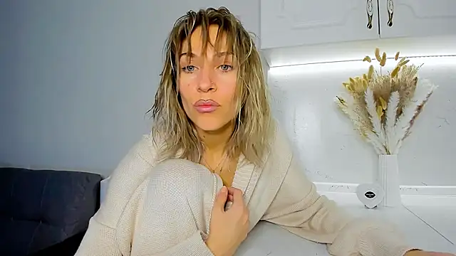 Mona Cruz online show from February 20, 9:09 pm