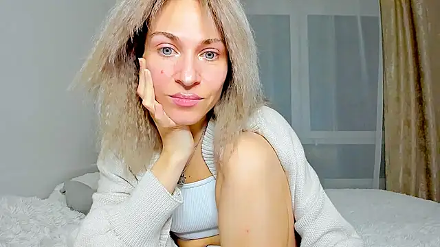 Mona Cruz online show from March 19, 9:05 pm