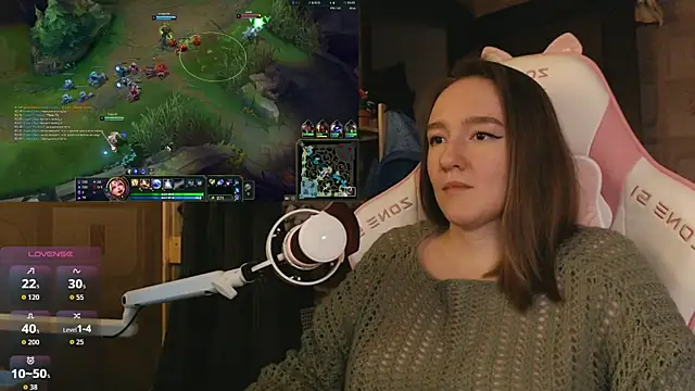 MoonlishSiren online show from March 31, 9:04 pm