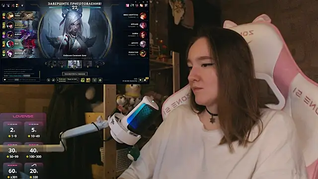 MoonlishSiren online show from April 28, 5:29 pm