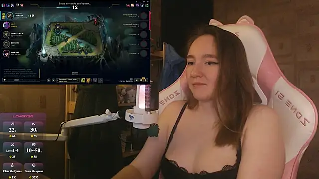 Snapshot of MoonlishSiren chatting on June 14, 8:22 pm MoonlishSiren online show from June 14, 8:22 pm