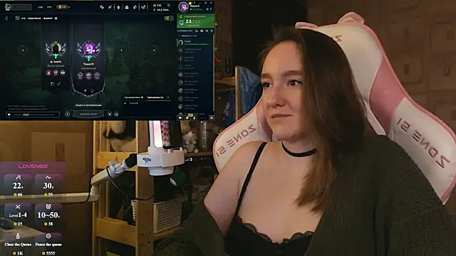 Snapshot of MoonlishSiren chatting on June 18, 8:24 pm MoonlishSiren online show from June 18, 8:24 pm
