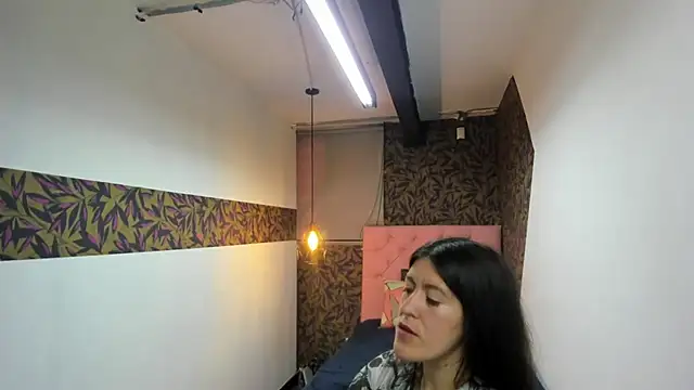 LiaCooper  online show from March 6, 6:05 pm