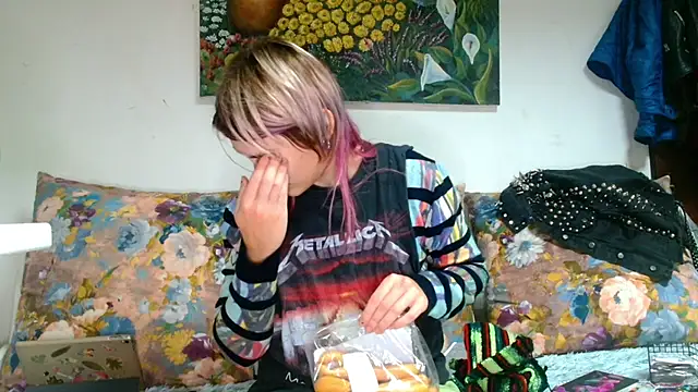 Sophie Bell online show from October 13, 3:45 pm