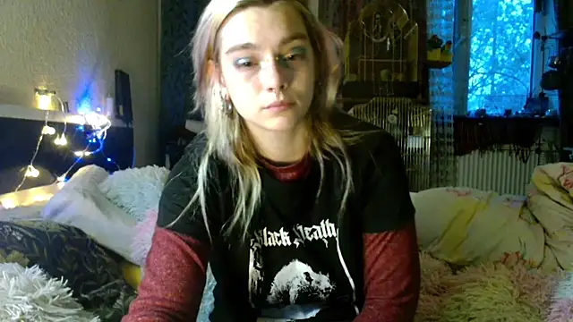 Sophie Bell online show from April 29, 5:06 pm