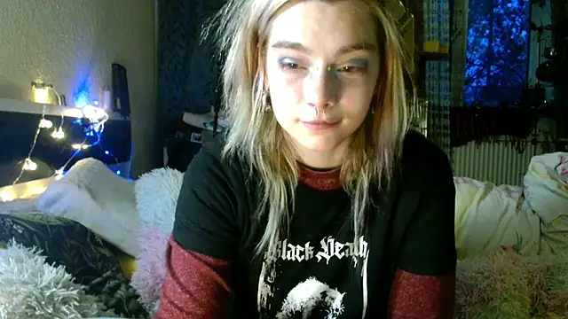 Sophie Bell online show from April 29, 5:30 pm