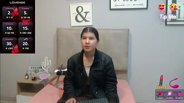 Snapshot of SophiaMeyerst chatting on April 18, 1:26 pm SophiaMeyerst online show from April 18, 1:26 pm