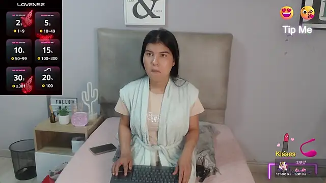 Snapshot of SophiaMeyerst chatting on April 28, 1:27 pm SophiaMeyerst online show from April 28, 1:27 pm