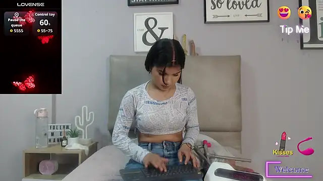 Snapshot of SophiaMeyerst chatting on June 9, 2:39 pm SophiaMeyerst online show from June 9, 2:39 pm