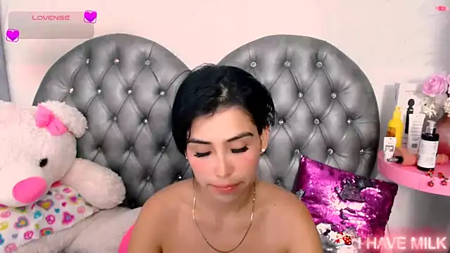 Snapshot of emma__cute__ chatting on January 6, 3:19 pm emma cute online show from January 6, 3:19 pm