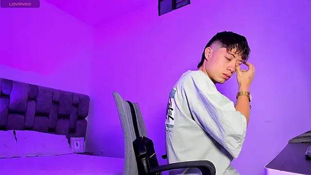 MarcusCollinss  online show from December 9, 1:02 pm