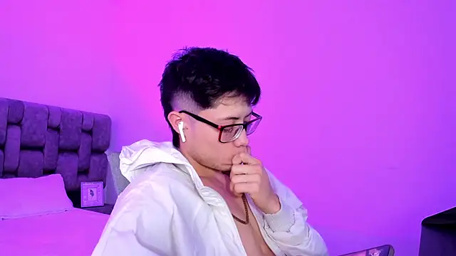 MarcusCollinss  online show from December 11, 4:20 pm