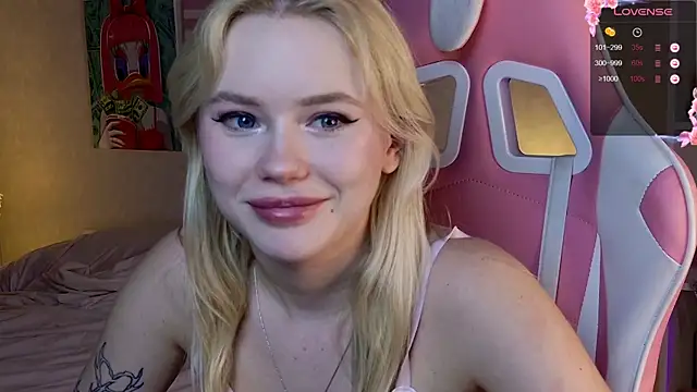 LexieLoree online show from February 1, 6:54 am
