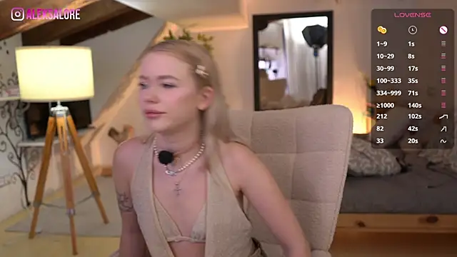 LexieLoree online show from January 6, 4:05 am