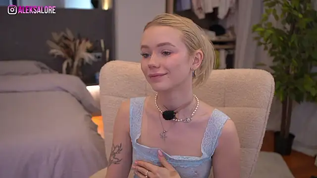 LexieLoree online show from March 23, 3:10 am