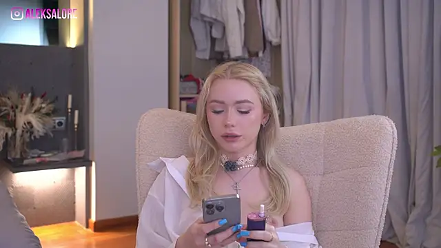 LexieLoree online show from April 18, 2:26 am