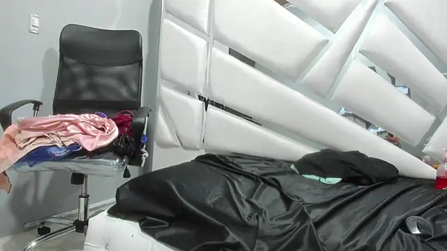 CooperEmma  online show from January 8, 10:59 am