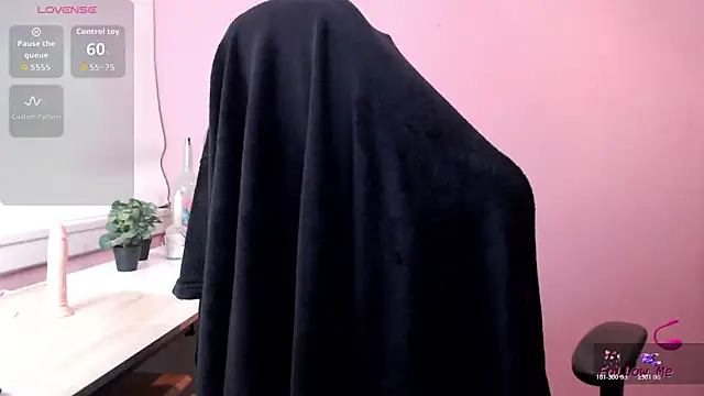 Snapshot of Nova_mea chatting on February 26, 6:40 pm Nova mea online show from February 26, 6:40 pm