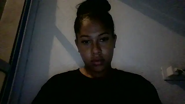 Snapshot of Kitra_New chatting on October 29, 6:37 am Kitra New online show from October 29, 6:37 am