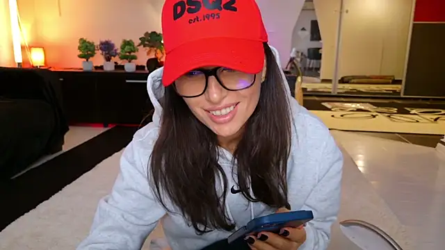 Snapshot of MissSmiley26 chatting on November 18, 1:04 pm MissSmiley26 online show from November 18, 1:04 pm