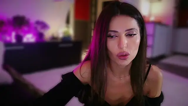 Snapshot of MissSmiley26 chatting on November 28, 9:28 pm MissSmiley26 online show from November 28, 9:28 pm