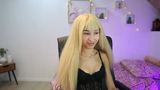 Snapshot of Amai__Liu chatting on November 5, 6:52 pm Amai Liu online show from November 5, 6:52 pm