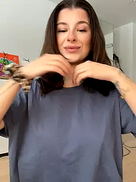 Mia-Minou online show from January 6, 11:03 am