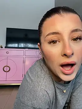 Mia-Minou online show from February 2, 10:03 am