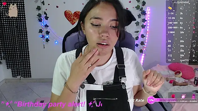 Snapshot of sophie_north chatting on February 11, 8:25 pm sophie north online show from February 11, 8:25 pm