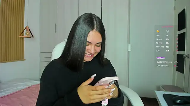 mia nevaeh online show from October 12, 8:08 pm