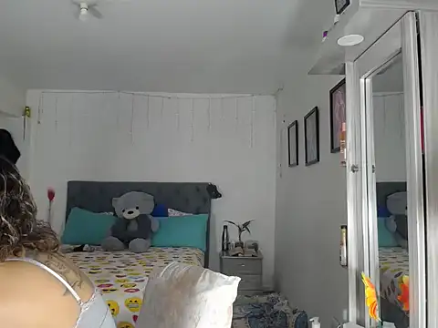 Corina hot online show from October 15, 8:20 pm