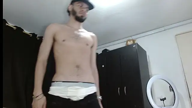 Snapshot of badanyboy chatting on November 27, 8:27 am badanyboy online show from November 27, 8:27 am