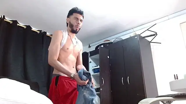 Snapshot of badanyboy chatting on December 4, 5:39 am badanyboy online show from December 4, 5:39 am