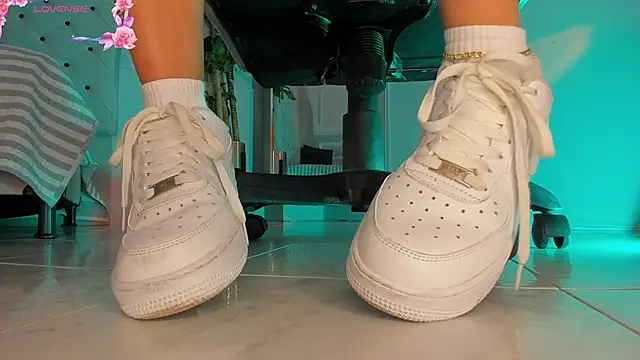 Snapshot of charlotte__grey chatting on January 31, 7:45 pm charlotte grey online show from January 31, 7:45 pm