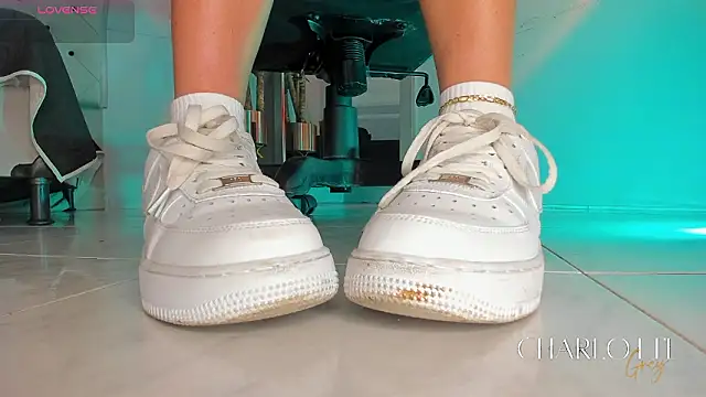 Snapshot of charlotte__grey chatting on February 5, 7:18 pm charlotte grey online show from February 5, 7:18 pm