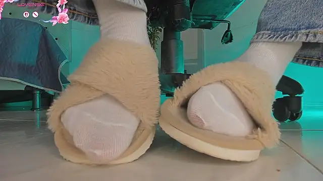 Snapshot of charlotte__grey chatting on February 7, 8:12 pm charlotte grey online show from February 7, 8:12 pm