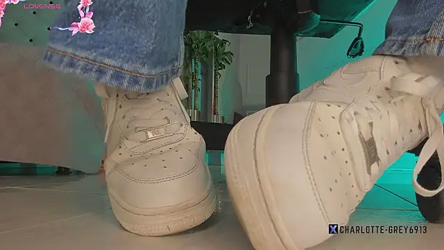 Snapshot of charlotte__grey chatting on February 11, 7:52 pm charlotte grey online show from February 11, 7:52 pm