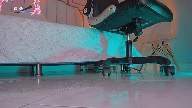 Snapshot of charlotte__grey chatting on February 16, 8:27 pm charlotte grey online show from February 16, 8:27 pm