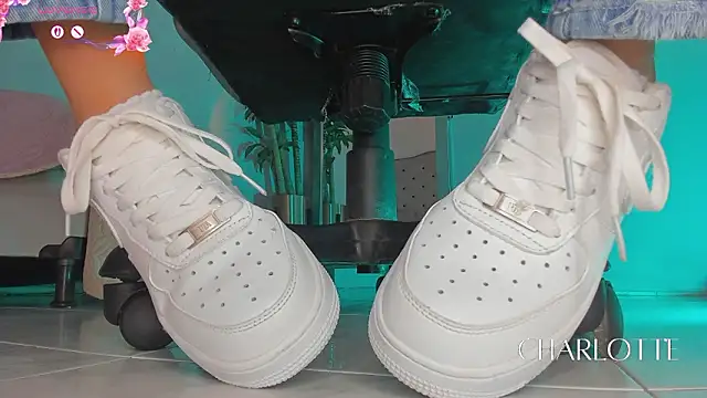 Snapshot of charlotte__grey chatting on February 25, 8:07 pm charlotte grey online show from February 25, 8:07 pm