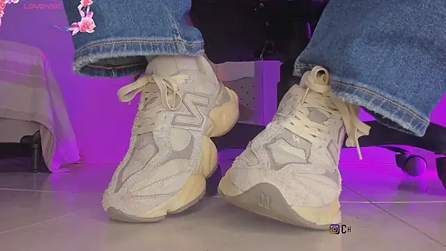 Snapshot of charlotte__grey chatting on March 3, 7:53 pm charlotte grey online show from March 3, 7:53 pm