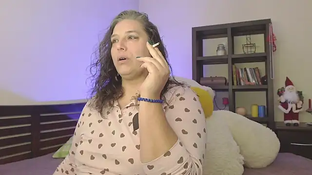 Snapshot of Niter chatting on December 6, 1:44 pm Niter online show from December 6, 1:44 pm