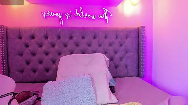 Mia thompson 19 online show from October 30, 1:56 pm