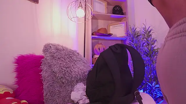 madelyn rose  online show from March 21, 1:54 am