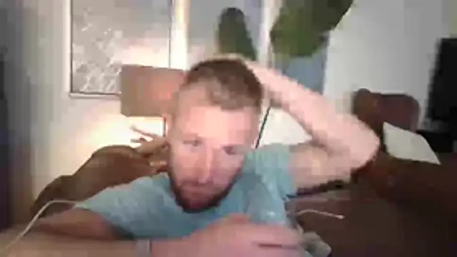 Snapshot of W1LBURN chatting on June 10, 11:24 pm W1LBURN online show from June 10, 11:24 pm