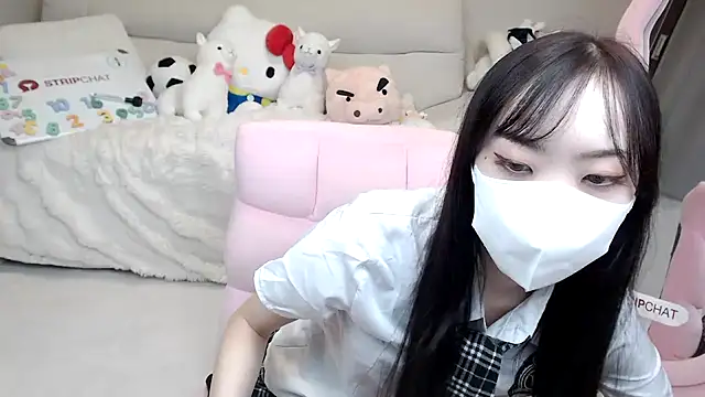 Snapshot of momo_room chatting on October 16, 10:38 am momo room online show from October 16, 10:38 am