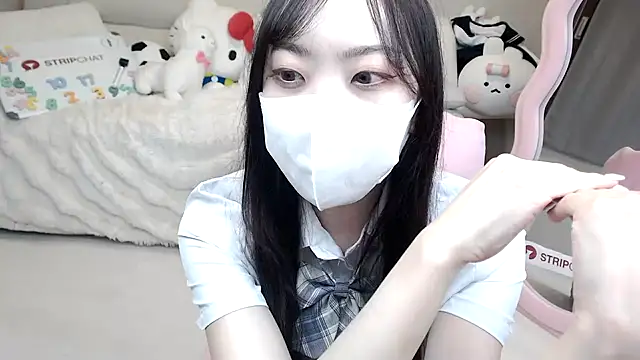 Snapshot of momo_room chatting on October 17, 10:40 am momo room online show from October 17, 10:40 am