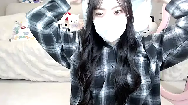 Snapshot of momo_room chatting on October 25, 2:02 pm momo room online show from October 25, 2:02 pm