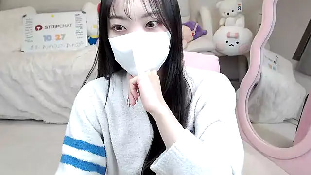 Snapshot of momo_room chatting on October 27, 12:09 pm momo room online show from October 27, 12:09 pm