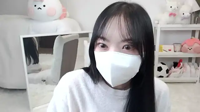 Snapshot of momo_room chatting on April 4, 12:24 pm momo room online show from April 4, 12:24 pm