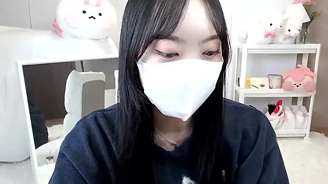 Snapshot of momo_room chatting on April 10, 11:26 am momo room online show from April 10, 11:26 am